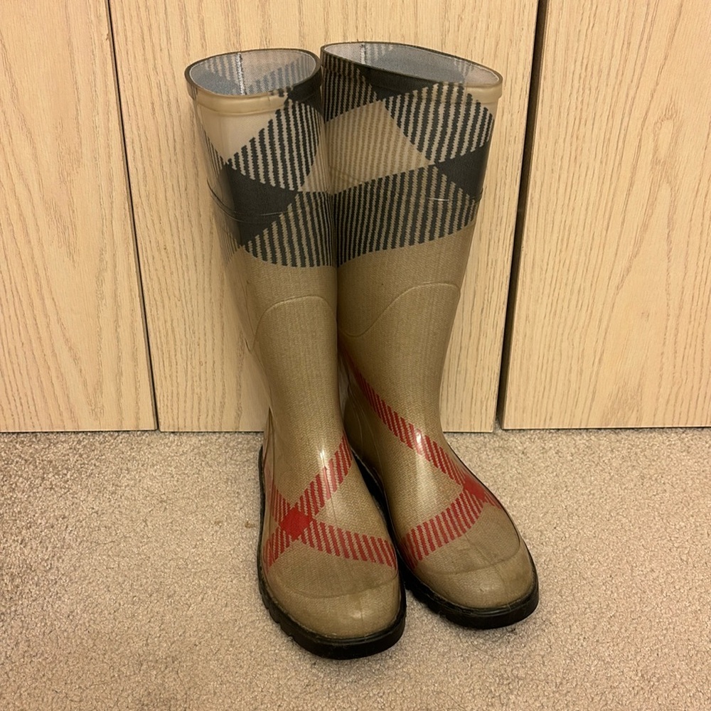 Burberry canvas plaid boots